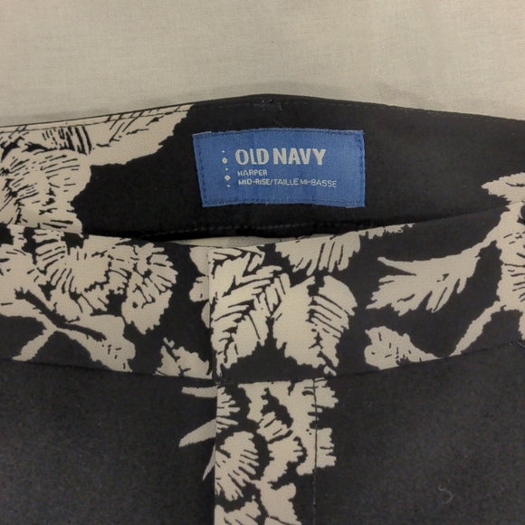 Old Navy floral Harper pants (petite) - Picture 2 of 3